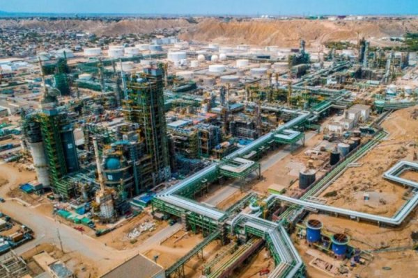 <p>Petroperú apuesta por la Nueva Refinería Talara para sanear sus deudas: ¿será suficiente para retomar el rumbo?</p>