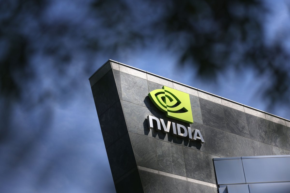 <p>Nvidia sube casi 3% y supera a Amazon tras alcanzar US$ 1,83 billón en valor de mercado</p>