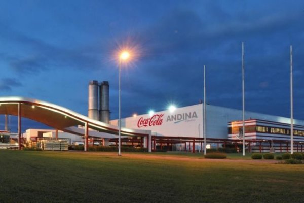 Coca-Cola Andina apuesta por Argentina y anuncia inversión de US$ 30 millones para reabrir una fábrica en Mendoza