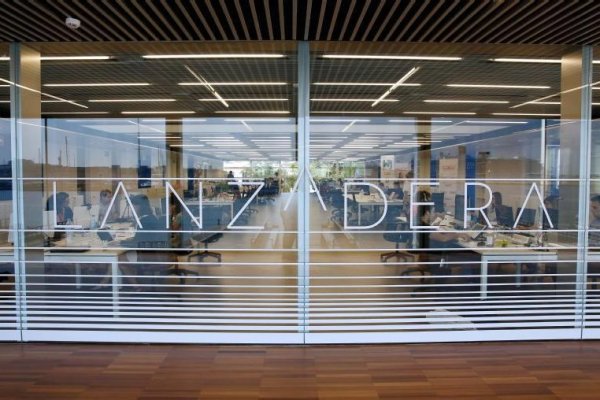 La sede de Lanzadera está en Valencia, España.