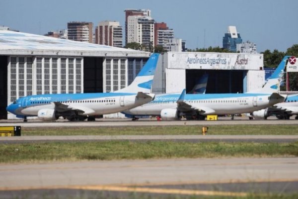 Maduro prohibe que aviones de Aerolíneas Argentinas atraviesen su espacio aéreo y desata nuevo conflicto diplomático con Gobierno de Milei