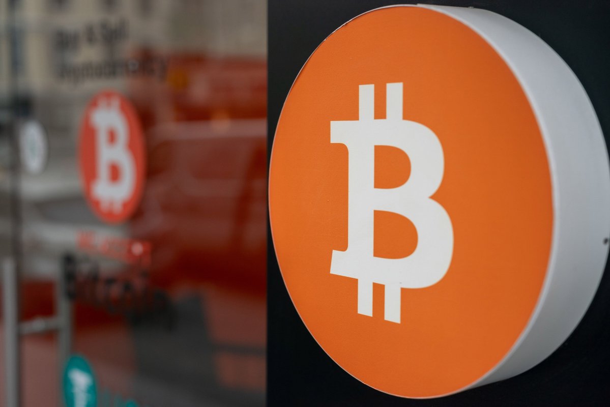 <p>El bitcoin saca músculos y vuelve a superar los US$ 70 mil tras una negativa semana por las salidas de los ETF</p>