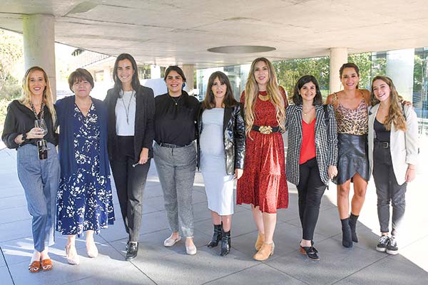 De izquierda a derecha: Fernanda Yoma, Soledad Recabarren, Antonia Serrano, Camila Riquelme, María Jesús Ibáñez, Camila Andrade, Javiera Bucarey, Paulina Yazigi y Sofía Lobos.