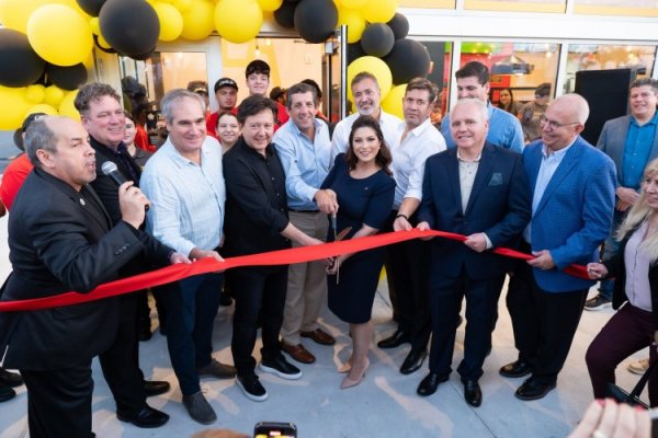 Carl’s Jr. parte con buen pie en Miami: eleva su portafolio a 90 locales en 10 años, por encima de la meta inicial