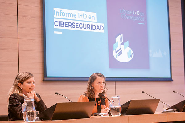 Romina Torres, académica UAI y Carolina Gainza, subsecretaria de MinCiencia.