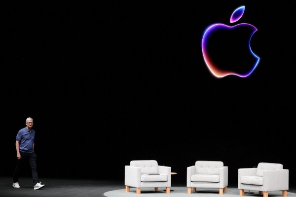 El CEO de Apple, Tim Cook, ayer en la conferencia WWDC en Cupertino. (Foto: Reuters)