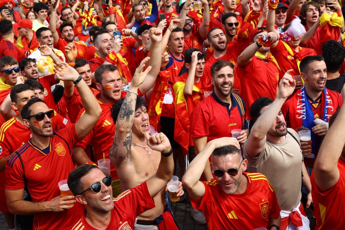 <p>Este domingo la selección española (en la foto) disputa con la selección de Inglaterra la final de la Eurocopa / FOTO REUTERS </p>