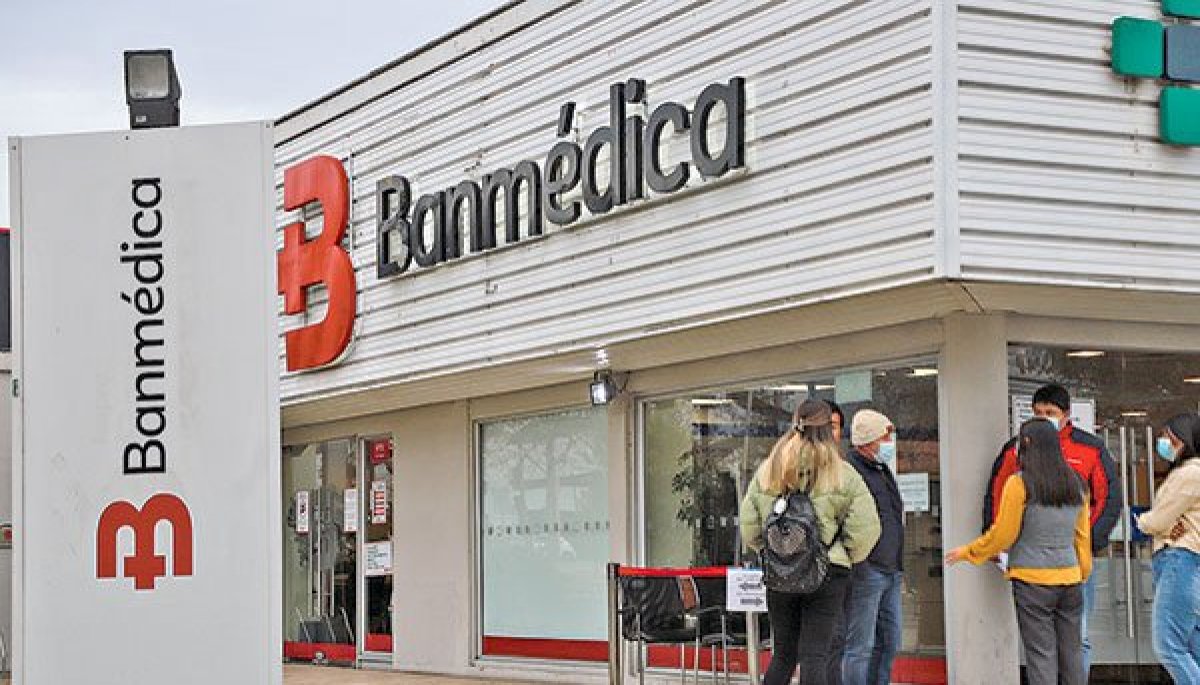 <p>Banmédica informa a afiliados por venta de la empresa y presenta plan de devoluciones por ley corta</p>