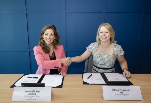 Julie Kitcher, Chief Sustainability Officer and Communications de Airbus, y Clara Bowman, COO de HIF Global.