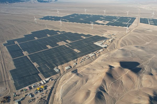 El parque fotovoltaico Las Salinas funcionará junto al proyecto eólico Sierra Gorda.
