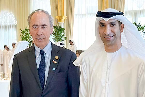 Ricardo Mewes junto al ministro de Estado de Comercio Exterior, Thani Al Zeyoudi.