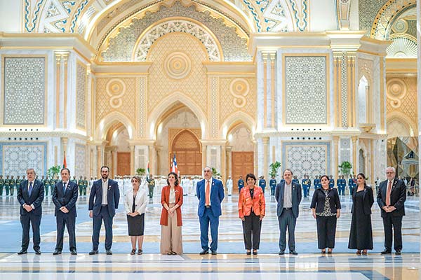 Autoridades, ministros y parlamentarios en el Palacio Presidencial Qasr Al Watan. Foto: Presidencia