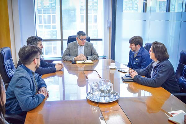 Ayer se reunió el ministro de Energía, Diego Pardow, y el director del Sernac, Andrés Herrera.