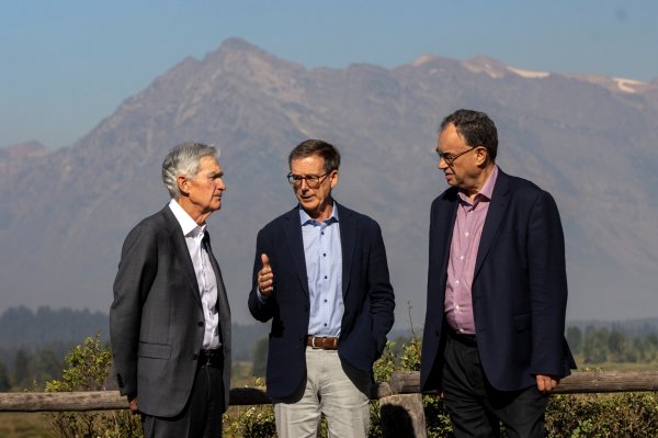 De izquierda a derecha: Jerome Powell, presidente de la Fed; Tiff Macklem, gobernador del Banco de Canadá, y Andrew Bailey, gobernador del Banco de Inglaterra. Foto: Bloomberg