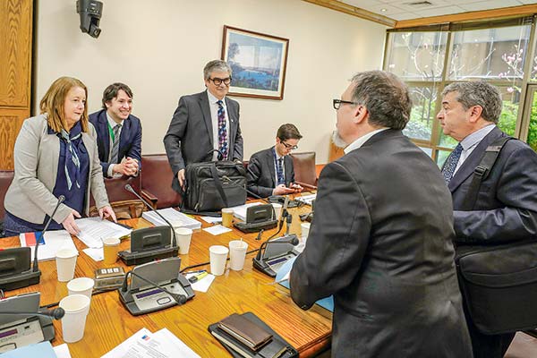 La comisión de Hacienda del Senado es la instancia que está analizando la iniciativa sobre cumplimiento tributario. Foto: Ministerio de Hacienda