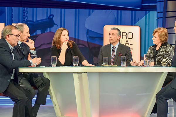 Paulina Vodanovic y Evelyn Matthei fueron parte del panel en el que también participaron Ricardo Mewes y Oscar Landerretche.