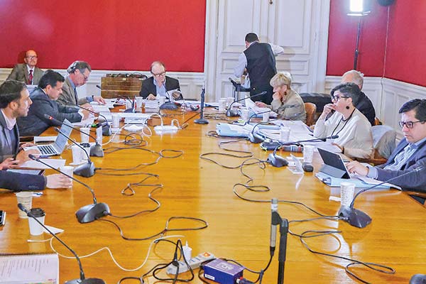 La comisión de Constitución del Senado repuso la norma por unanimidad. Foto: Senado