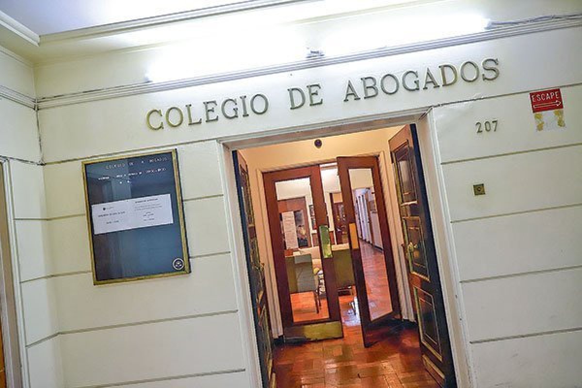 <p>Colegio de Abogados reconoce la “urgente necesidad” de mejorar el sistema de nombramiento de jueces</p>