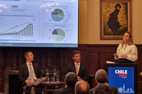 Gabriela Chamorro, gerenta de Activos Alternativos de Security AGF, junto a Alfonso Duval, CEO de Moneda, y Eduardo Befferman, socio y gerente Private Equity & VC en Activa Alternative Assets.