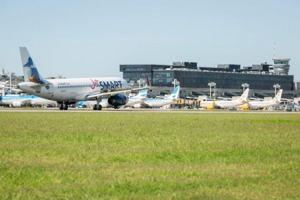 El Gobierno de Argentina enfrenta paro aeronáutico y asegura que "habrá servicios"