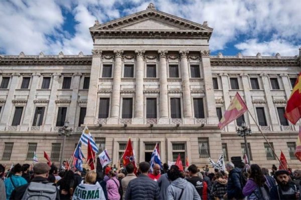 Plebiscito pensional en Uruguay: la reforma que pretende eliminar las administradoras de fondos de pensiones