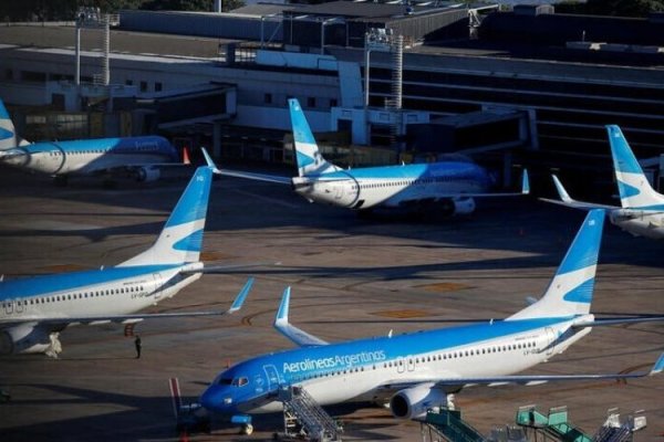 Gobierno de Milei privatizará Aerolíneas Argentinas por decreto presidencial