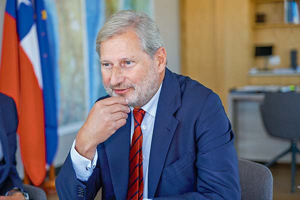 El Comisario de Presupuesto y Administración de la Comisión Europea, Johannes Hahn. Foto: Manuel Urzua