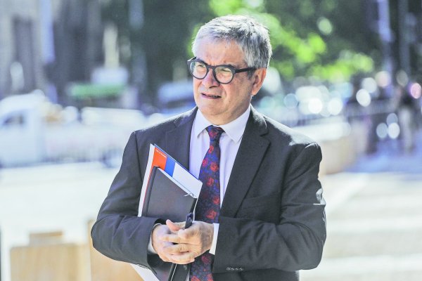 El ministro de Hacienda, Mario Marcel, envió la instrucción a fines de agosto. Foto: Agencia Uno