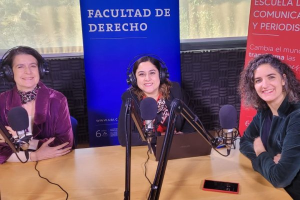 Isabel Aninat, decana de la Facultad de Derecho de la UAI, Isabel Aninat, en la grabación del capítulo.