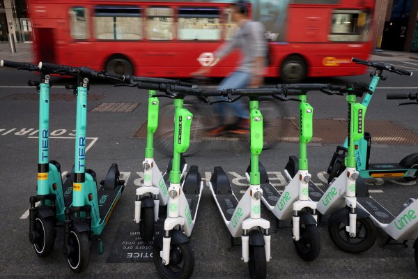 Scooters de Tier y Lime en Londres. (Foto: Reuters)