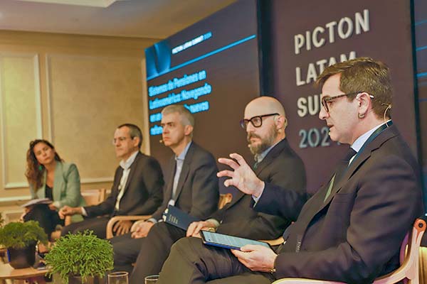 El primer panel de la jornada analizó las reformas de pensiones en Chile, Colombia y Perú. Foto: Julio Castro