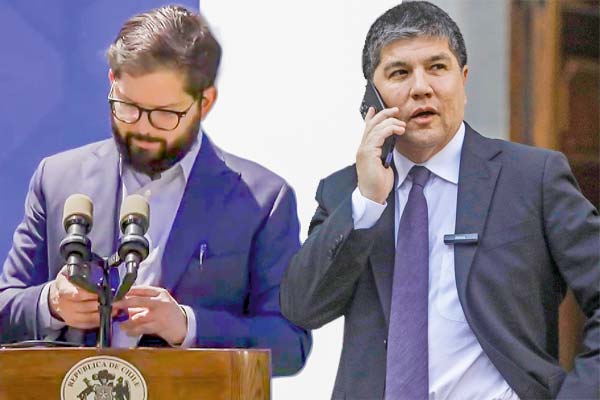 En su extensa comparecencia ante la prensa, el Presidente Boric se dio tiempo para buscar en su teléfono la hora exacta en que se comunicó el martes con Monsalve. Foto: Agencia Uno