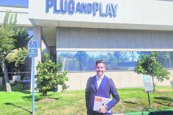 David Luft, senior corporate partnership de Plug and Play Tech Center.