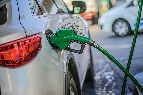 Caída de los combustibles lleva al Fisco a recaudar más de US$ 46 millones en impuesto específico en el tercer trimestre