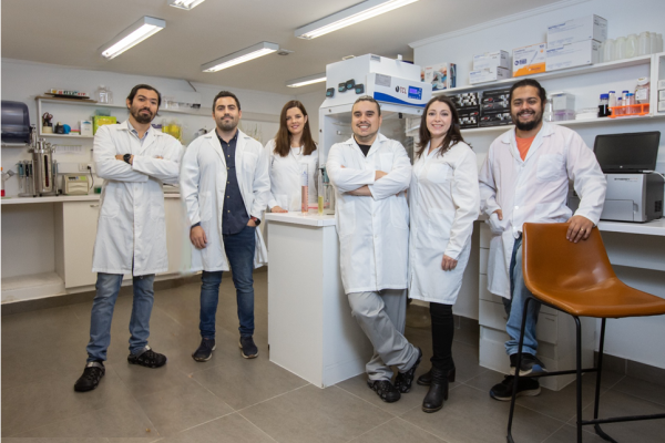 El equipo de Platech en el laboratorio.