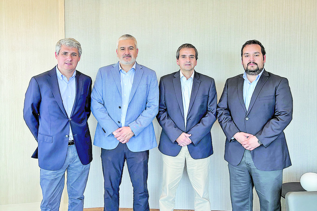 Mauricio Bravo, subgerente de suscripción; Michel Delgado, gerente comercial; Rodrigo Heredia, gerente general, y Claudio Arriagada, jefe de suscripción de property e ingeniería, todos de Bci Seguros.