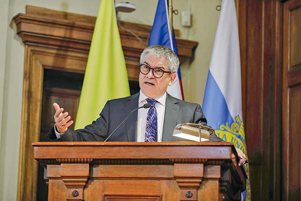 El ministro de Hacienda, Mario Marcel, expuso ayer en un encuentro de Clapes. Foto: Hacienda