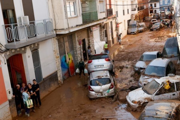 Los muertos por las inundaciones en España suben a 155: lluvias que cayeron equivalen a un año en algunas zonas