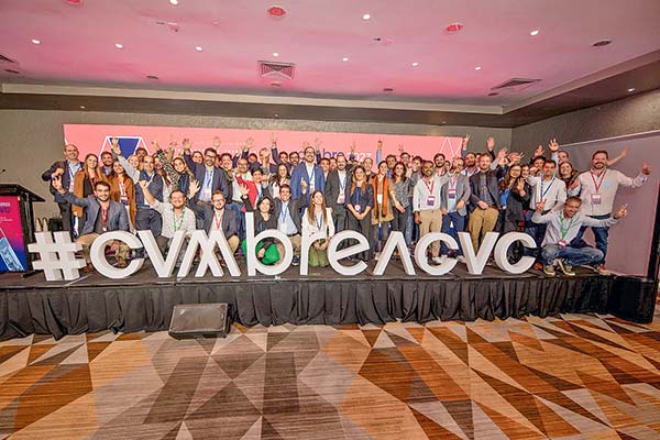 Más de 400 personas llegaron a la primera edición de la Cumbre ACVC en 2023.