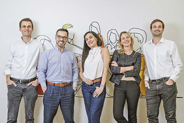 Nicolás Méndez de Buydepa, junto a Marcelo Poblete, Soledad Ovando y Ana Bocic de BancoEstado y Agustín Ruiz-Tagle de Buydepa.