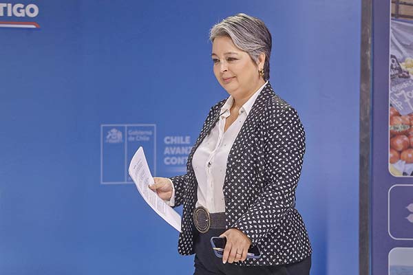 La ministra del Trabajo, Jeannette Jara, se refirió a la discusión del proyecto. Foto: Agencia Uno