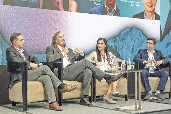 Pablo Angelelli. José Miguel Benavente, Soledad Ovando y Gabriel San Martín.