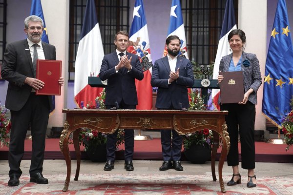 Chile y Francia firman acuerdo para cooperación estratégica en inteligencia artificial