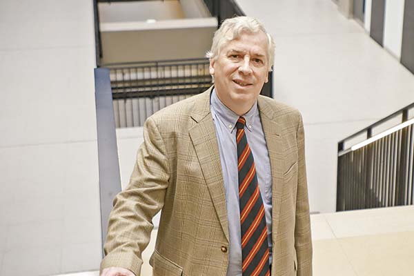 José Miguel Sánchez, decano de la facultad de Economía y Administración de la U. Católica. Foto: Julio Castro