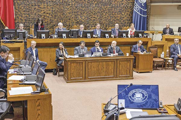 Cesan en el cargo los notarios que tengan 75 años. Foto: Senado