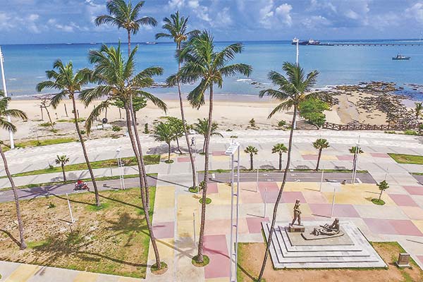 El epicentro de la actividad de Fortaleza es la avenida Beira Mar.