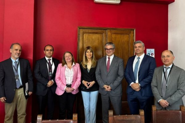 De izquierda a derecha: Jorge Selaive, Felipe Bravo, Heidi Berner, Ximena Rincón, Mario Marcel, Medardo Lagos y Guillermo Yáñez.