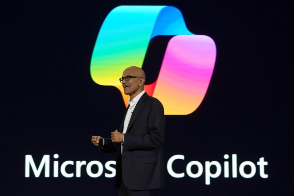 El acaparamiento de chips de Microsoft, bajo el liderazgo de Satya Nadella, le ha dado una ventaja en la carrera por desarrollar la próxima generación de sistemas de inteligencia artificial. Foto: Bloomberg