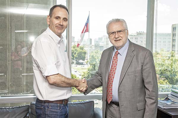 El vicepresidente ejecutivo de Enami, Iván Mlynarz y el presidente del directorio de Codelco, Máximo Pacheco.