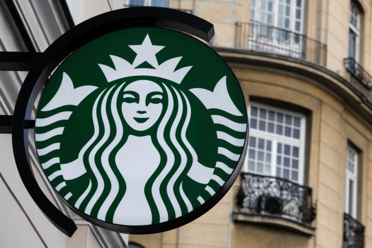 <p>Huelga de baristas de Starbucks se extiende a 300 establecimientos a lo largo de Estados Unidos</p>